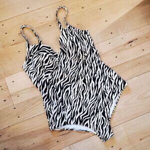 EUC Old Navy One Piece Zebra Underwire Built in Bra Women's Swimsuit Size 1X
